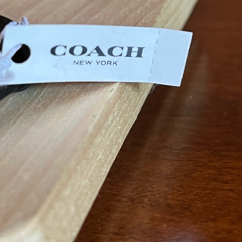 NWT Coach Carriage Black Leather and Gold Bracelet, gorgeous 🌹 - Picture 4 of 8